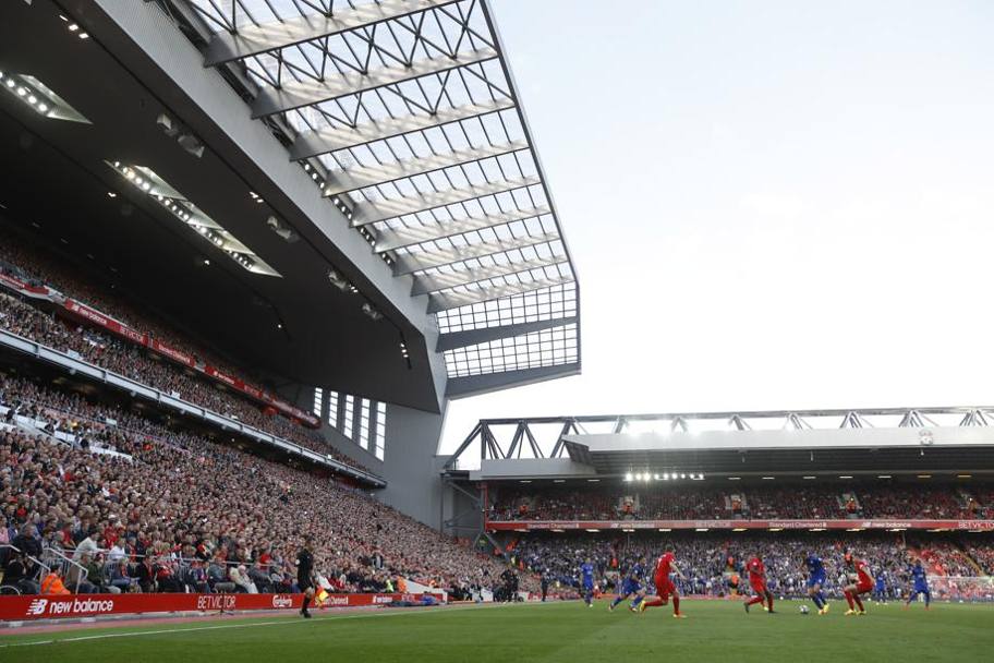 Il Main Stand di Anfield gremito per Liverpool-Leicester. Reuters